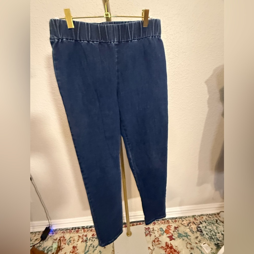 Soft Surroundings metro leggings pull on style denim  (B6)